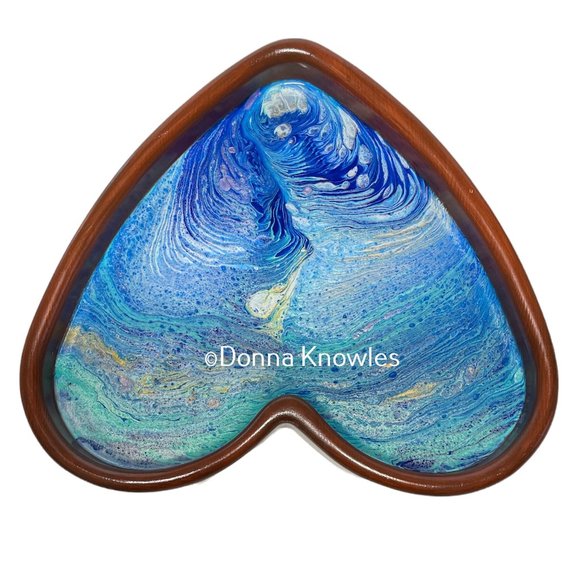 NWOT Functional Fluid Art Heart Wood Serving Tray - Picture 4 of 10